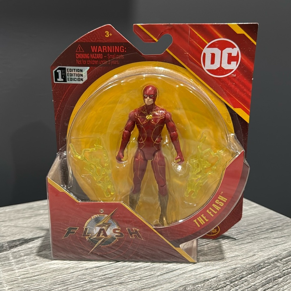 NEW: DC Comics: The Flash - 4” Collectible Action Figure